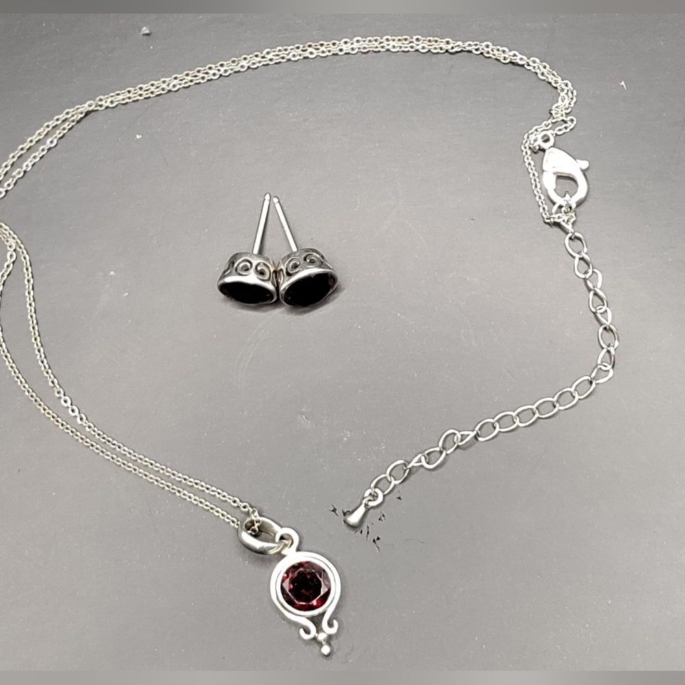 Gorgeously, Gothicly, Garnet. In a Deep Blood Red color.In a Sterling Silver set
